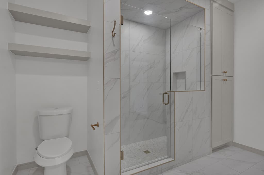 master bathroom 3.jpg