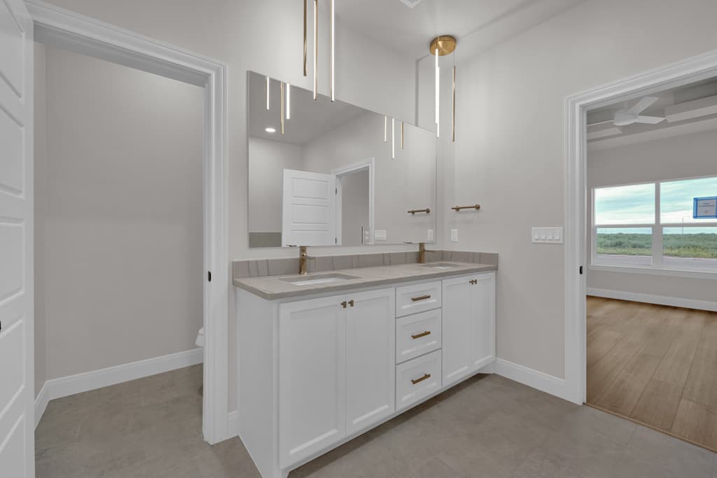 master bathroom 3.jpg