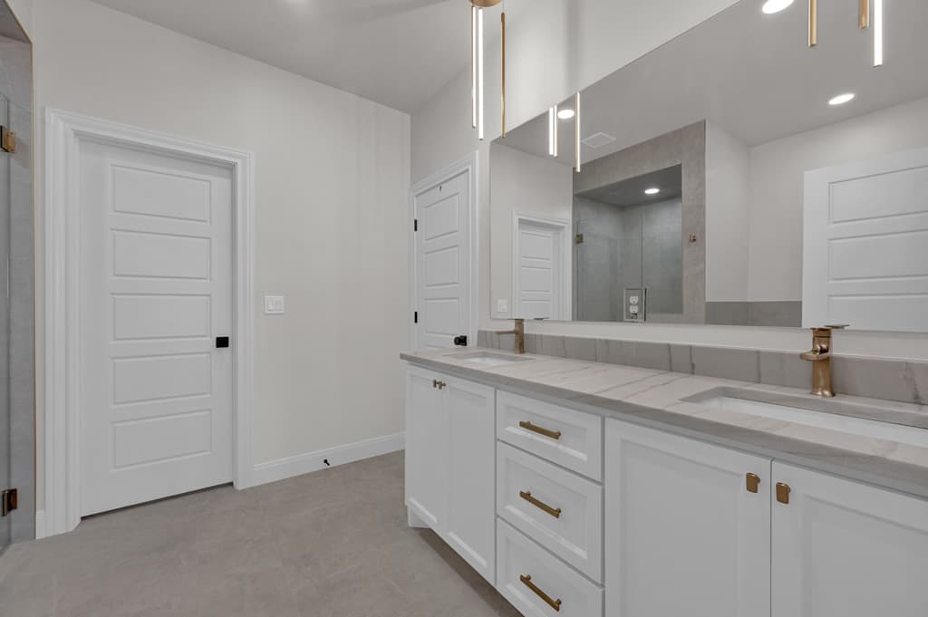 master bathroom 2.jpg